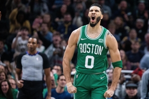 Điều chỉnh kịp thời! Tatum ghi được 32 điểm và 8 rebound ở 10 trong số 19 cú sút, với điểm cộng trừ là +17