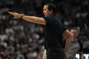 Spoelstra: Nuggets là một đội phức tạp. Họ sẽ bất ngờ bùng nổ và chiếm lấy thế trận khi bạn thư giãn.