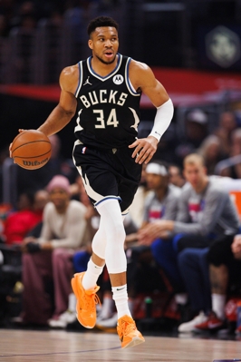 Giannis Antetokounmpo có 895 lần cướp bóng trong sự nghiệp của Bucks, vượt qua Paul Plessy để đứng thứ hai trong lịch sử đội bóng!