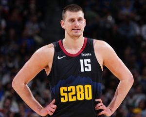 Dễ dàng đăng ký trong ba phần tư! Jokic ghi được 29 điểm khi thực hiện 11/18 cú sút, 11 rebound, 8 kiến ​​​​tạo và 3 lần đánh cắp.