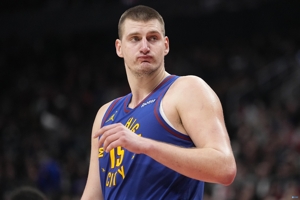 Thậm chí không đổ mồ hôi? Jokic thực hiện 11/16 pha trong 38 phút và ghi được cú triple-double lớn 27+22+12, bàn thứ 120 trong sự nghiệp của anh.