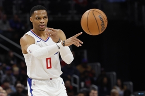 Đam mê cực độ! Westbrook ghi được 8 điểm, 2 rebound, 3 kiến ​​​​tạo và 3 cướp khi bắn 3/9.