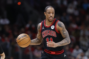 Hiệu suất ổn định! DeRozan ghi được 27 điểm và 6 rebound khi bắn 9/18.